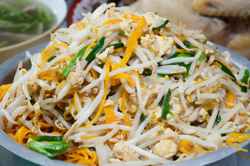 Fried rice noodles with bean sprouts.