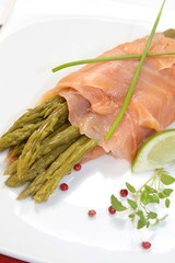 asperges et saumon fumé