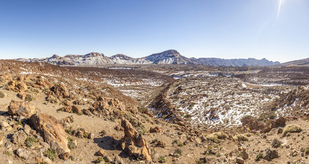 Fototapeta na wymiar piękny widok na malownicze parku narodowego Teide pustyni z Sno