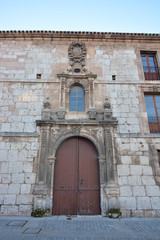 Fototapeta premium Puerta y fachada de piedra en Monasterio de Las Huelgas, Burgos