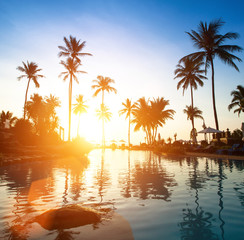 Obraz na płótnie Canvas Beautiful sunset at beach in the tropics.