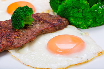 Grilled beef steak with eggs and broccoli