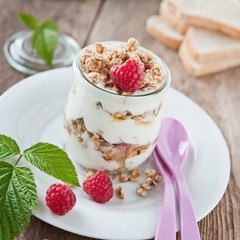 müsli mit joghurt und honig