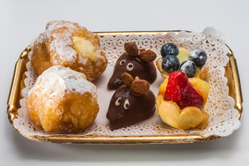Pasticcini, dessert dolce, cucina italiana