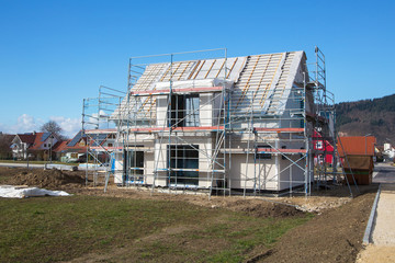 Neubau eines Einfamilienhauses in einem Wohngebiet