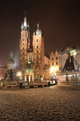Fototapeta na wymiar Kościół Mariacki - nocą