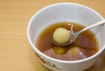 Sesame filled flour balls in ginger tea