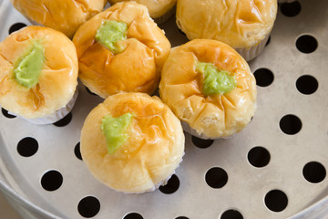 Steamed custard bread