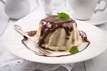 Vanilla Pudding with Chocolate