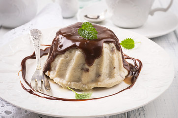 Vanille Pudding mit Schokolade