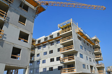 baustelle mit kran