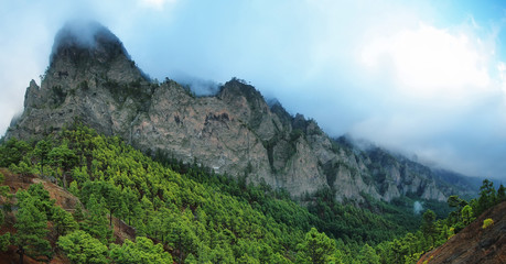 Fototapeta na wymiar Tumbling clouds over a mountain ridge