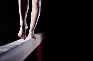  voeten van gymnast op evenwichtsbalk © Alex Koch