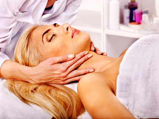 Obraz na płótnie Canvas Woman getting facial massage .