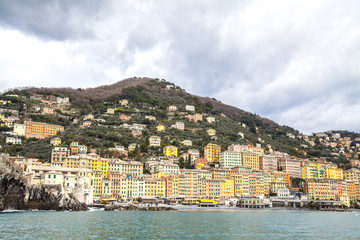 Fototapeta na wymiar Camogli (Włochy): panorama z morza