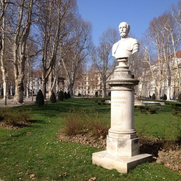 statue in zrinjevac park
