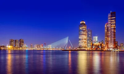 Photo sur Plexiglas Rotterdam Pont Erasmus au crépuscule, Rotterdam, Pays-Bas
