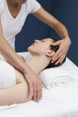 Fototapeta na wymiar seeking for neck suppleness with massage