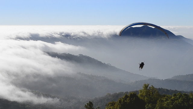 para glider float over beautiful valley (effect)