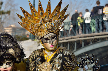 Fototapeta na wymiar kobieta kostiumach w Annecy, karnawał