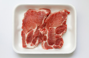 Schweinekoteletts, roh in Styroporschale