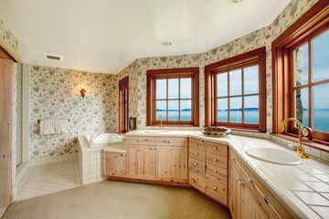 Amazing floral bathroom with french windows