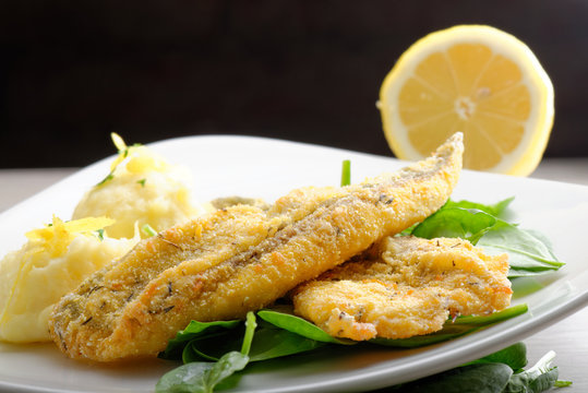 Fillet of sea bream with mashed potatoes, spinach and lemon