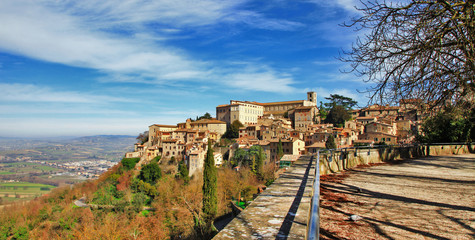 Fototapeta na wymiar Todi - beautiful medeival town of Umbria, Italy
