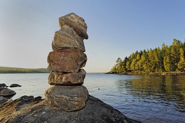 Steinstapel am See