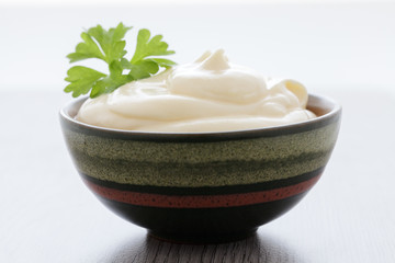 Mayonnaise und Petersilie