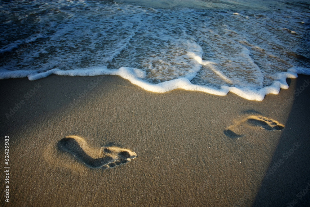 Wall mural footprints on beach