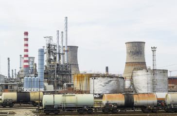 Obraz premium Oil industry scenery with loaded oil tankers