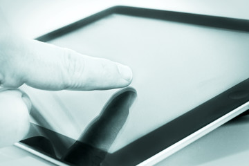 Finger pointing on a tablet pc