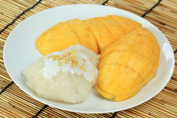 Ripe mango and sticky rice