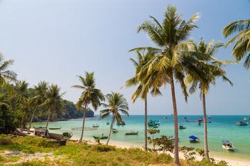 Fototapeta na wymiar turquoise sea on Phu Quoc, Vietnam