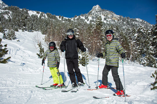 Père et ses fils au ski