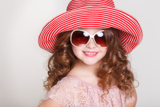 Summer portrait of little girl in hat and sumgalsses