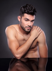 Naklejka premium naked young man with hand on shoulder