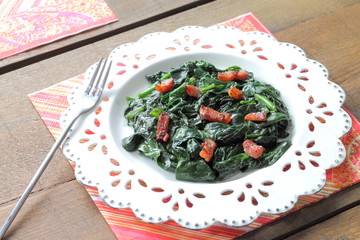 Espinacas salteadas con beicon