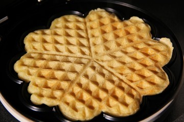 Waffelherzen in Waffeleisen