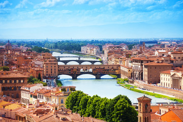 Rivier de Arno en de Ponte Vecchio