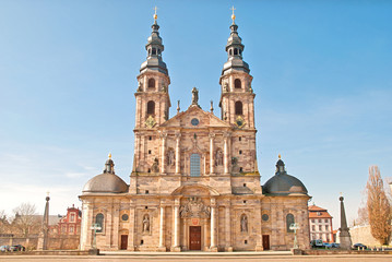 Fototapeta na wymiar Katedra Wysoka Fulda na łagodnym wiosny