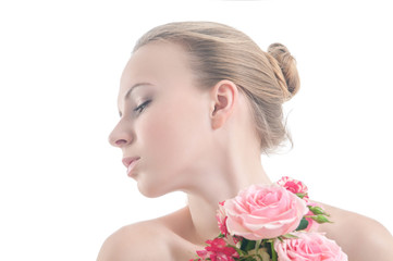 Naklejka premium Beauty portrait of girl with bouquet of roses