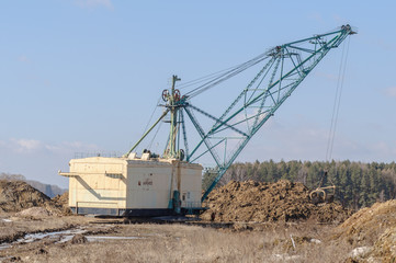 Obraz premium great walking career excavator working in the career