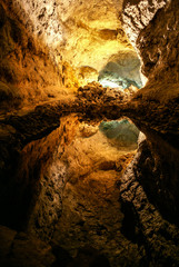 Fototapeta na wymiar Cueva de los Verdes, Zielona Jaskinia na Lanzarote. Wyspy Kanaryjskie.