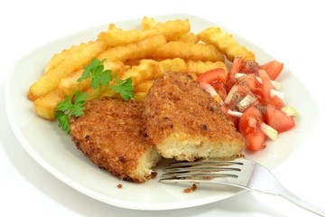kotlet rybny z frytkami