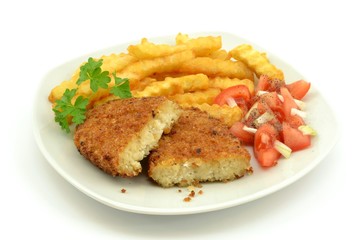 kotlet rybny z frytkami