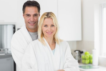 Obraz premium Portrait of a smiling man and woman in the kitchen