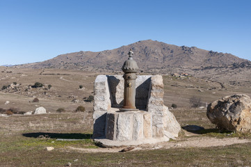 Naklejka premium Rustic fountain in the field