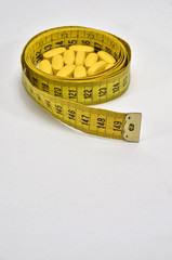 Cinta m&eacute;trica y pastillas